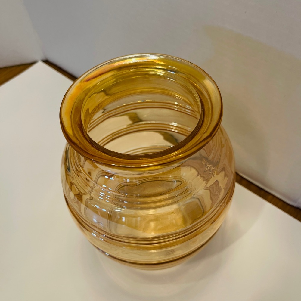 Anchor Hocking Honey-Toned Glass Vase 1950’s. 8” tall 6” at widest. - Picture 2 of 3